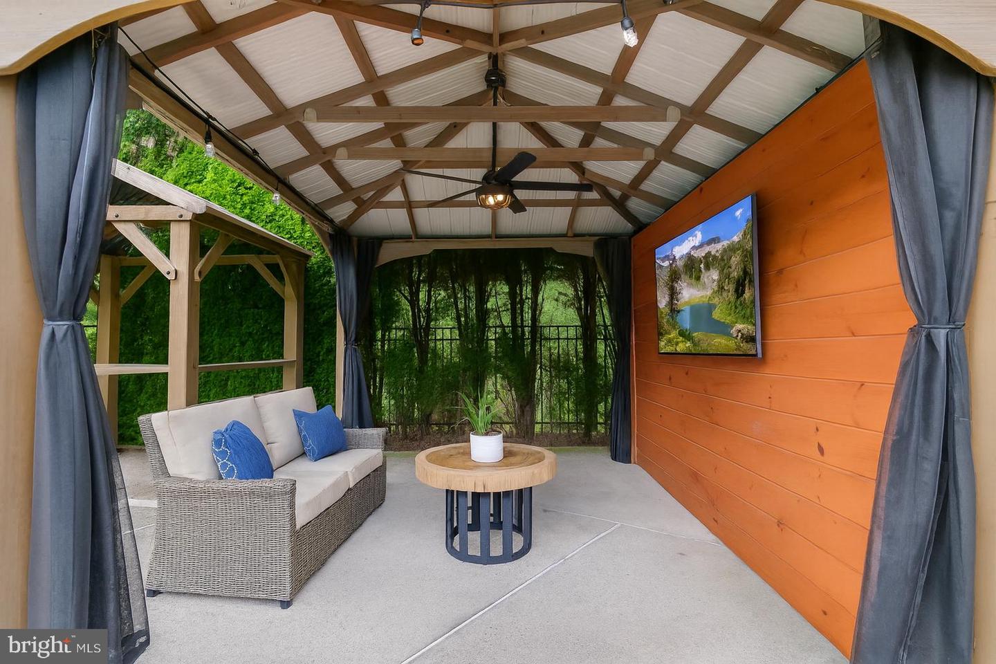 35191 DORNOCH CT, ROUND HILL, Virginia 20141, 5 Bedrooms Bedrooms, ,4 BathroomsBathrooms,Residential,For sale,35191 DORNOCH CT,VALO2107878 MLS # VALO2107878