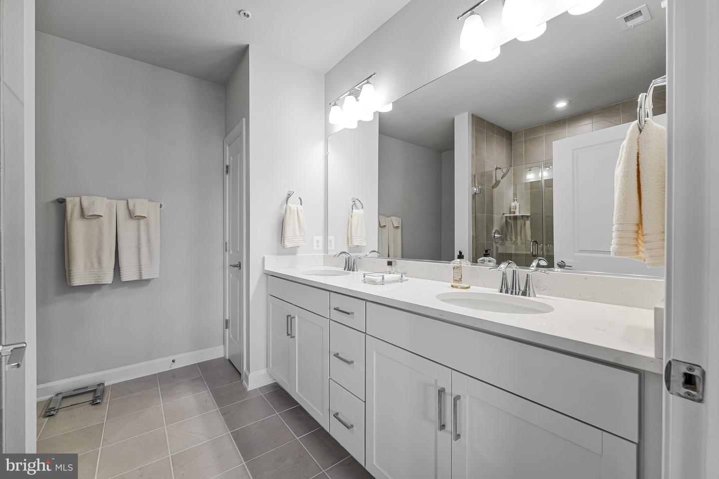 21914 HAWKSBILL HIGH CIR #304, STERLING, Virginia 20164, 2 Bedrooms Bedrooms, ,2 BathroomsBathrooms,Residential,For sale,21914 HAWKSBILL HIGH CIR #304,VALO2107910 MLS # VALO2107910