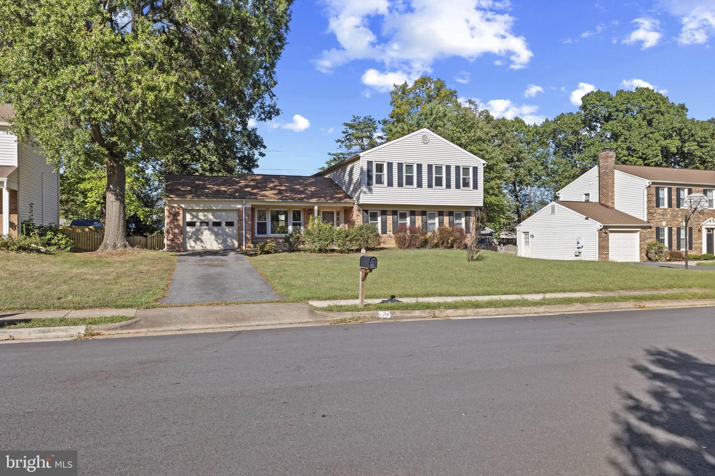 11 BUTTERNUT WAY, STERLING, Virginia 20164, 5 Bedrooms Bedrooms, ,3 BathroomsBathrooms,Residential,For sale,11 BUTTERNUT WAY,VALO2107846 MLS # VALO2107846