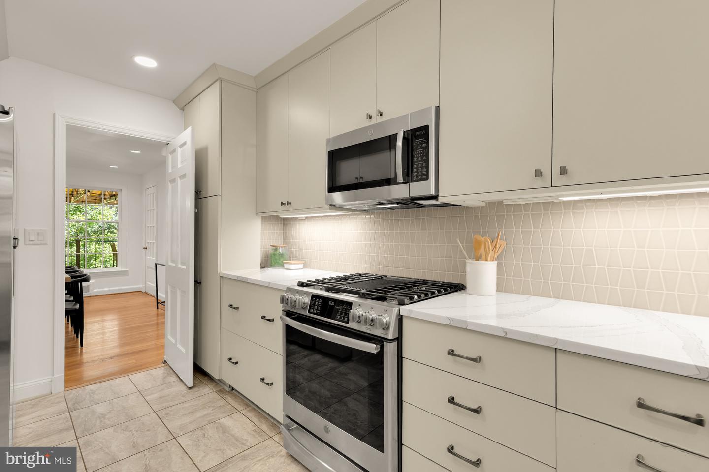 2813 29TH PL NW, WASHINGTON, District Of Columbia 20008, 4 Bedrooms Bedrooms, ,4 BathroomsBathrooms,Residential,For sale,2813 29TH PL NW,DCDC2224798 MLS # DCDC2224798