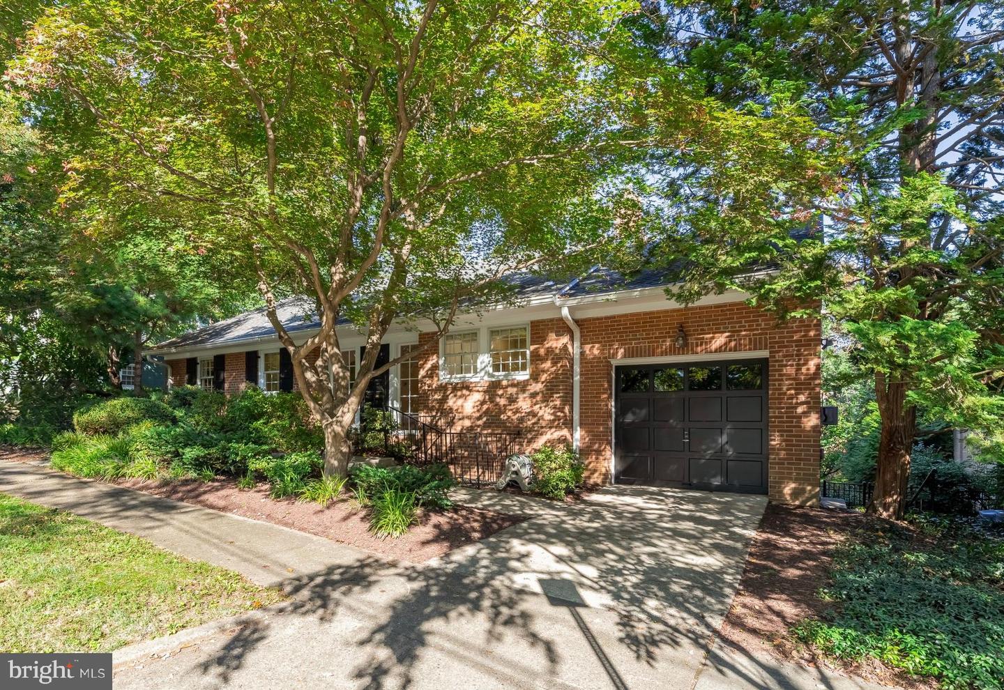 2813 29TH PL NW, WASHINGTON, District Of Columbia 20008, 4 Bedrooms Bedrooms, ,4 BathroomsBathrooms,Residential,For sale,2813 29TH PL NW,DCDC2224798 MLS # DCDC2224798