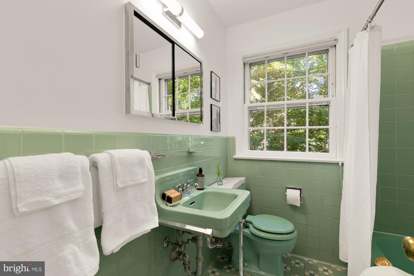 2813 29TH PL NW, WASHINGTON, District Of Columbia 20008, 4 Bedrooms Bedrooms, ,4 BathroomsBathrooms,Residential,For sale,2813 29TH PL NW,DCDC2224798 MLS # DCDC2224798
