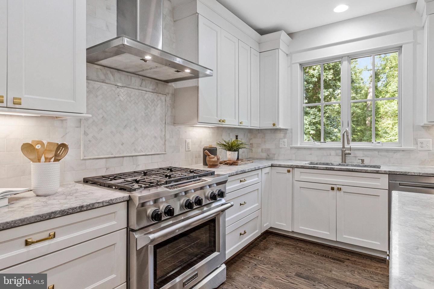 7310 HUGHES CT, FALLS CHURCH, Virginia 22046, 6 Bedrooms Bedrooms, ,5 BathroomsBathrooms,Residential,For sale,7310 HUGHES CT,VAFX2269924 MLS # VAFX2269924