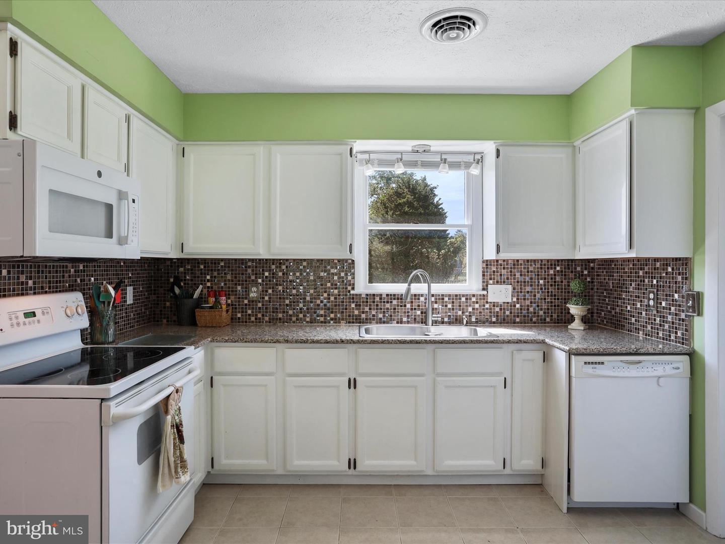 146 SUNSHINE DR, WINCHESTER, Virginia 22602, 3 Bedrooms Bedrooms, ,2 BathroomsBathrooms,Residential,For sale,146 SUNSHINE DR,VAFV2037112 MLS # VAFV2037112