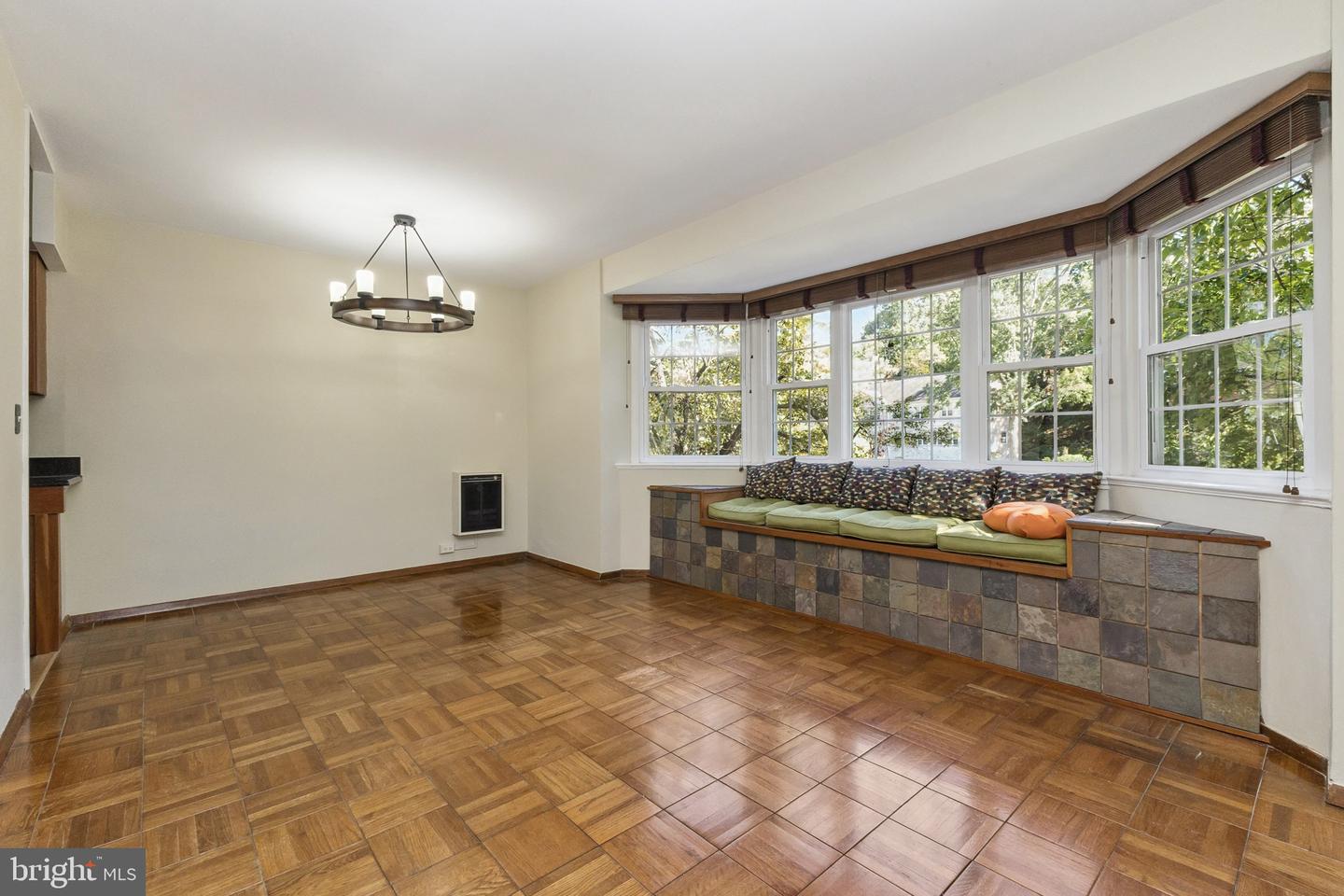 1609 PRESTON RD, ALEXANDRIA, Virginia 22302, 2 Bedrooms Bedrooms, ,1 BathroomBathrooms,Residential,For sale,1609 PRESTON RD,VAAX2050332 MLS # VAAX2050332