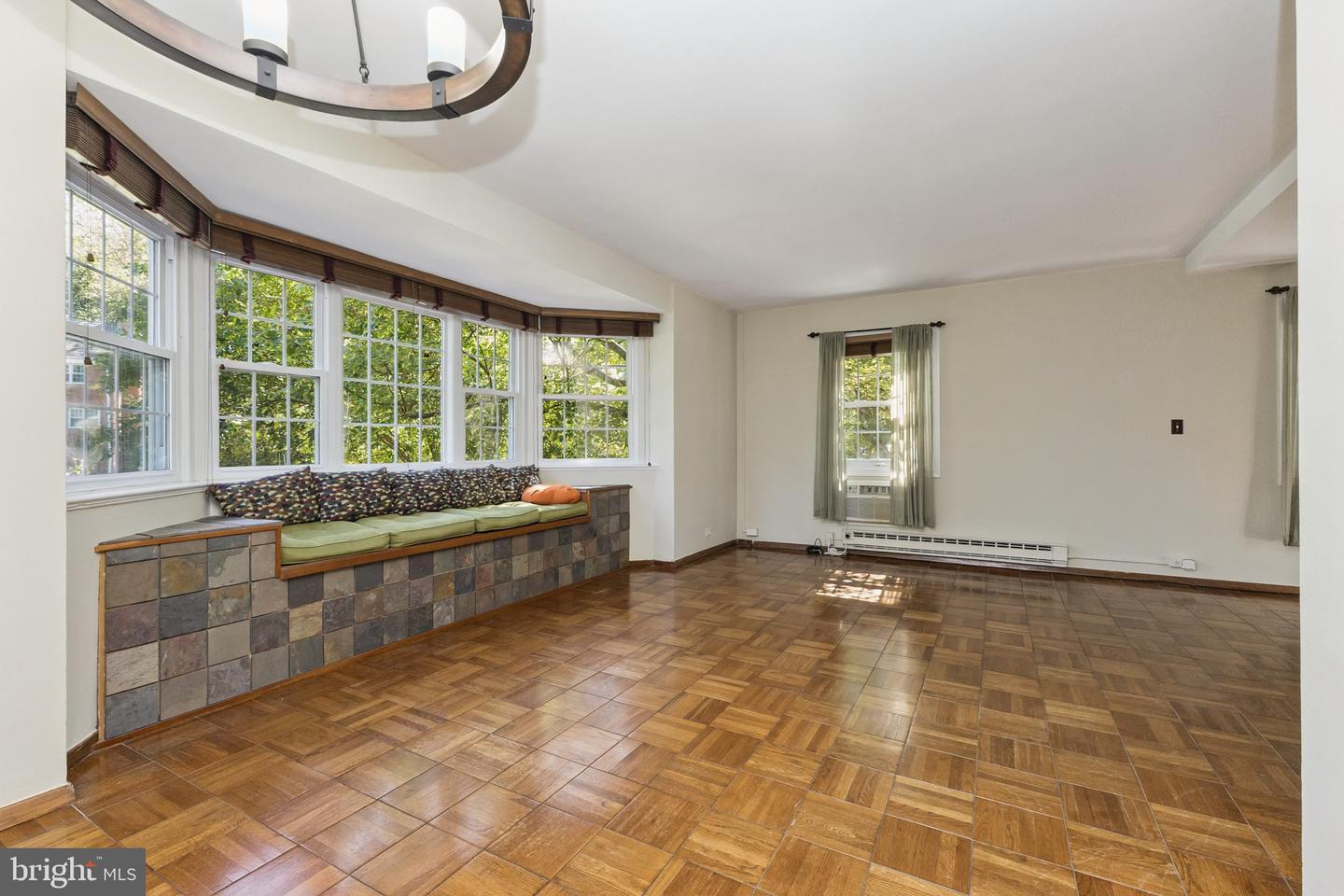 1609 PRESTON RD, ALEXANDRIA, Virginia 22302, 2 Bedrooms Bedrooms, ,1 BathroomBathrooms,Residential,For sale,1609 PRESTON RD,VAAX2050332 MLS # VAAX2050332