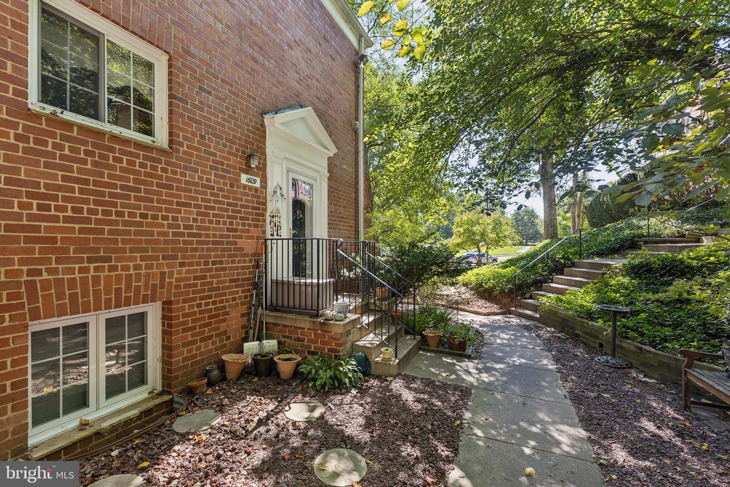 1609 PRESTON RD, ALEXANDRIA, Virginia 22302, 2 Bedrooms Bedrooms, ,1 BathroomBathrooms,Residential,For sale,1609 PRESTON RD,VAAX2050332 MLS # VAAX2050332