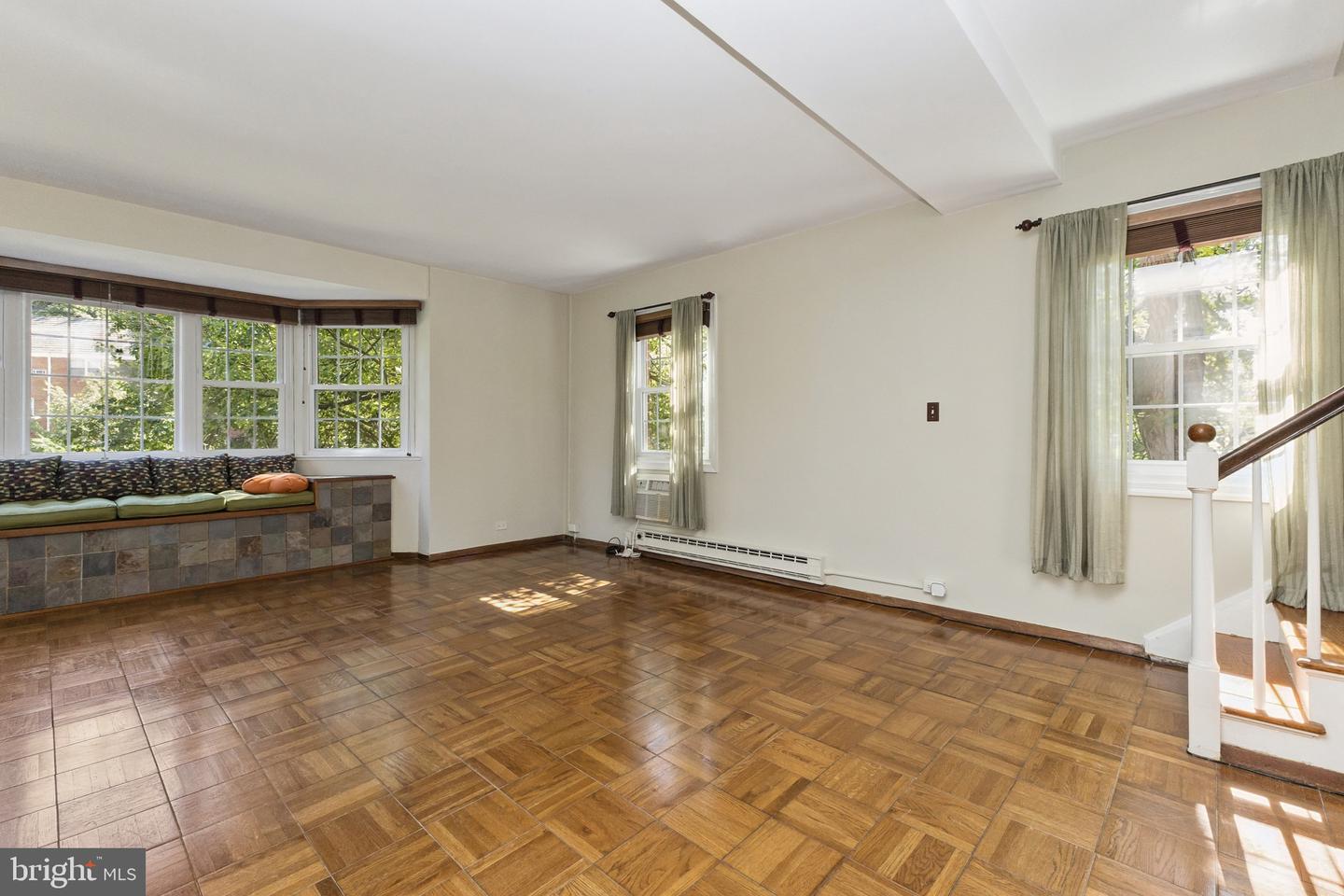 1609 PRESTON RD, ALEXANDRIA, Virginia 22302, 2 Bedrooms Bedrooms, ,1 BathroomBathrooms,Residential,For sale,1609 PRESTON RD,VAAX2050332 MLS # VAAX2050332