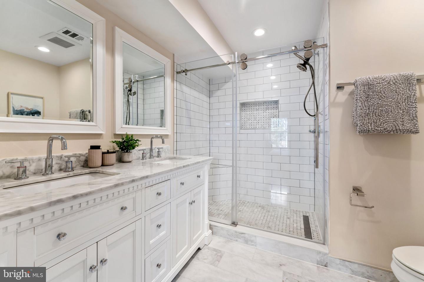 3613 12TH ST S, ARLINGTON, Virginia 22204, 3 Bedrooms Bedrooms, ,3 BathroomsBathrooms,Residential,For sale,3613 12TH ST S,VAAR2064282 MLS # VAAR2064282