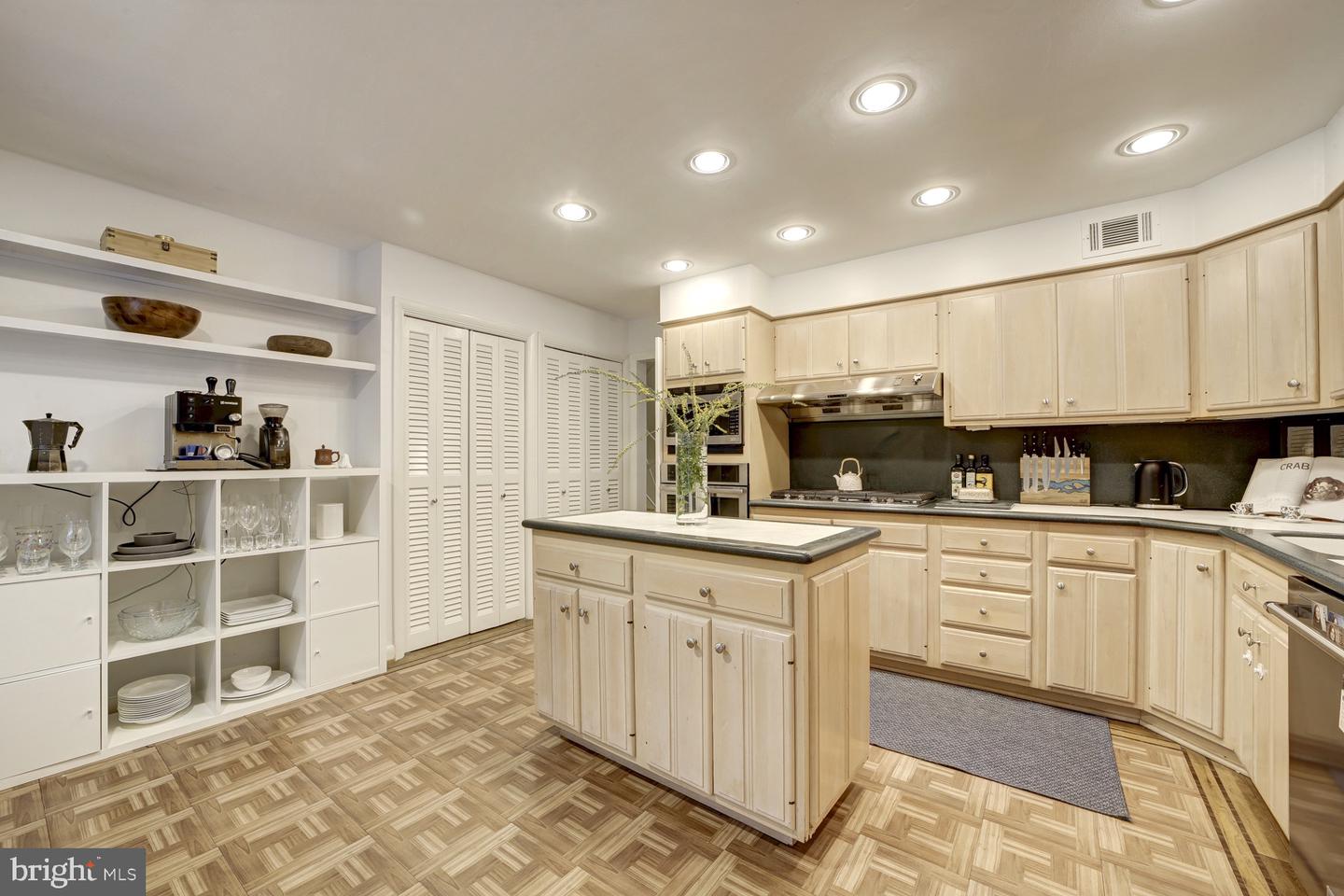 2824 ELLICOTT ST NW, WASHINGTON, District Of Columbia 20008, 6 Bedrooms Bedrooms, ,4 BathroomsBathrooms,Residential,For sale,2824 ELLICOTT ST NW,DCDC2224852 MLS # DCDC2224852