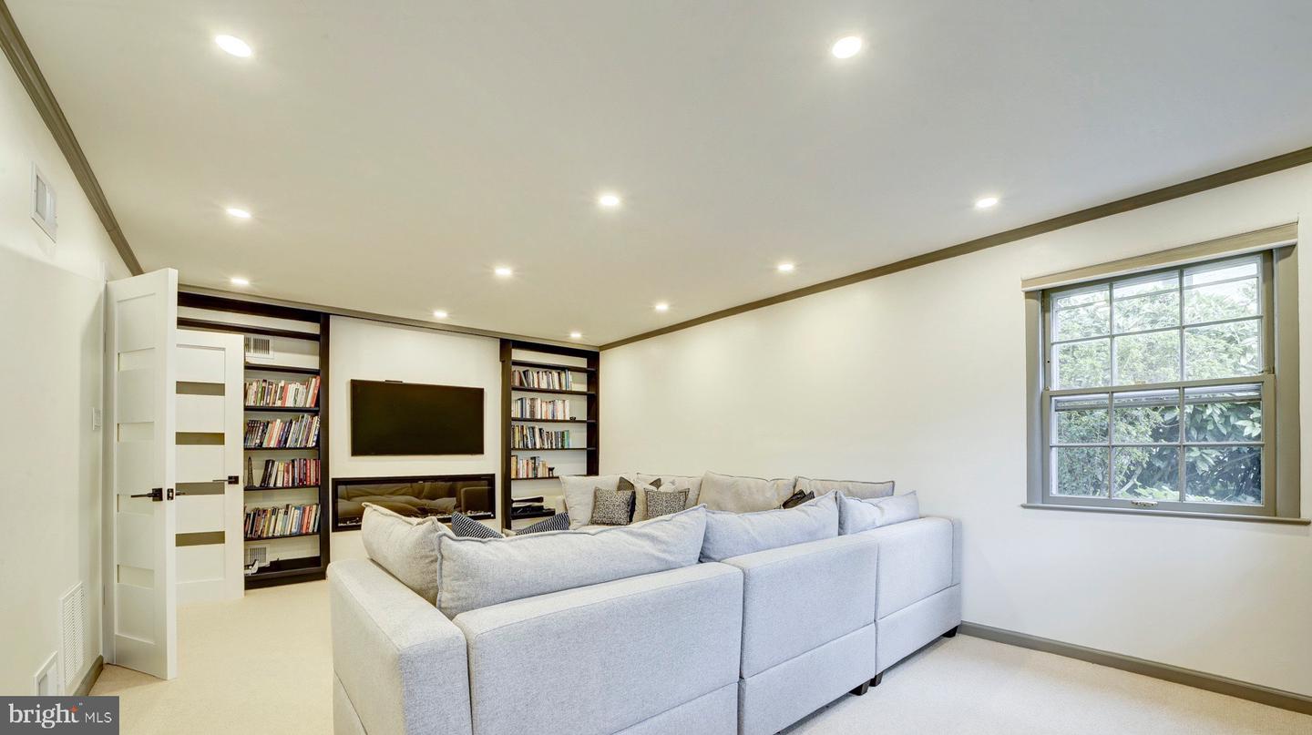 2824 ELLICOTT ST NW, WASHINGTON, District Of Columbia 20008, 6 Bedrooms Bedrooms, ,4 BathroomsBathrooms,Residential,For sale,2824 ELLICOTT ST NW,DCDC2224852 MLS # DCDC2224852