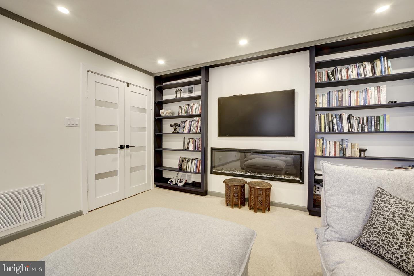 2824 ELLICOTT ST NW, WASHINGTON, District Of Columbia 20008, 6 Bedrooms Bedrooms, ,4 BathroomsBathrooms,Residential,For sale,2824 ELLICOTT ST NW,DCDC2224852 MLS # DCDC2224852