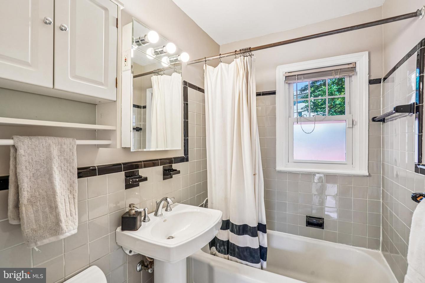 2329 N EDISON ST, ARLINGTON, Virginia 22207, 3 Bedrooms Bedrooms, ,2 BathroomsBathrooms,Residential,For sale,2329 N EDISON ST,VAAR2064316 MLS # VAAR2064316