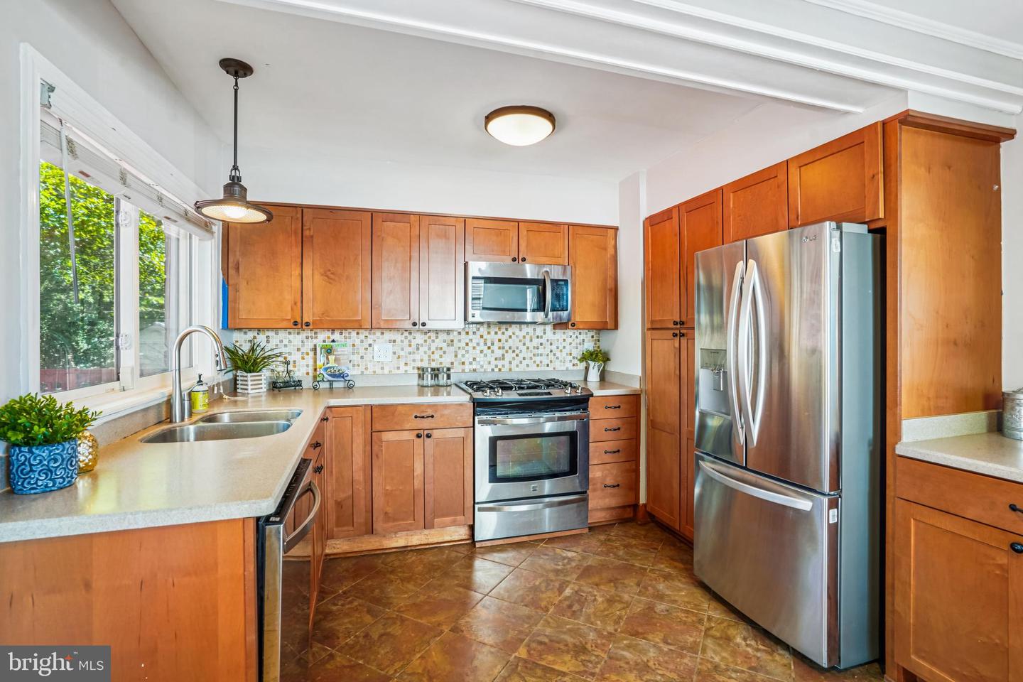 2329 N EDISON ST, ARLINGTON, Virginia 22207, 3 Bedrooms Bedrooms, ,2 BathroomsBathrooms,Residential,For sale,2329 N EDISON ST,VAAR2064316 MLS # VAAR2064316