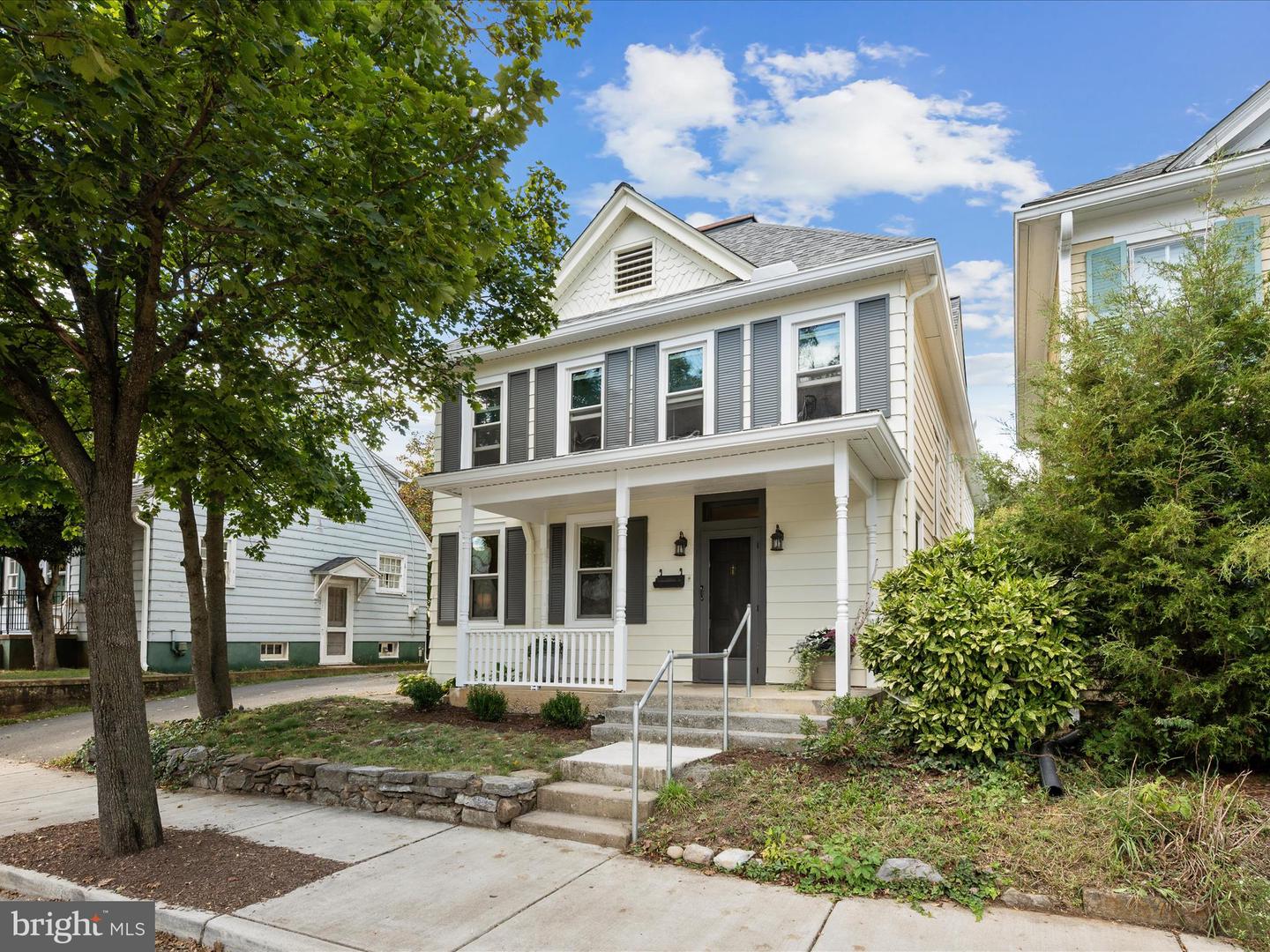 519 N BRADDOCK ST, WINCHESTER, Virginia 22601, 4 Bedrooms Bedrooms, ,3 BathroomsBathrooms,Residential,For sale,519 N BRADDOCK ST,VAWI2009154 MLS # VAWI2009154