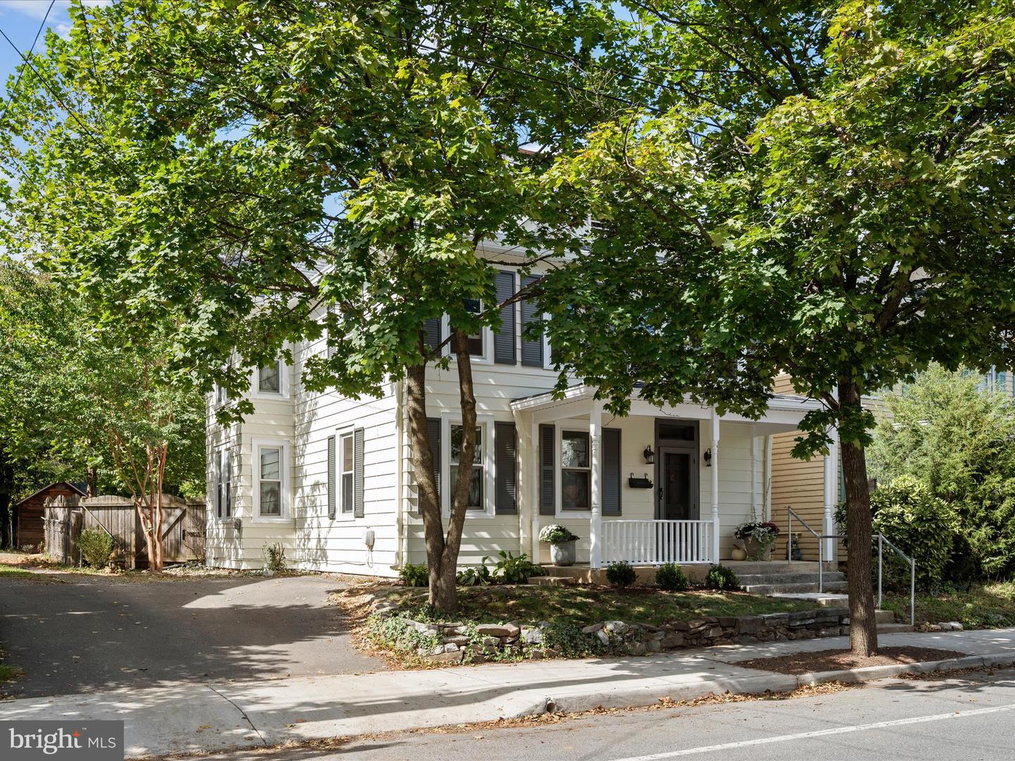 519 N BRADDOCK ST, WINCHESTER, Virginia 22601, 4 Bedrooms Bedrooms, ,3 BathroomsBathrooms,Residential,For sale,519 N BRADDOCK ST,VAWI2009154 MLS # VAWI2009154
