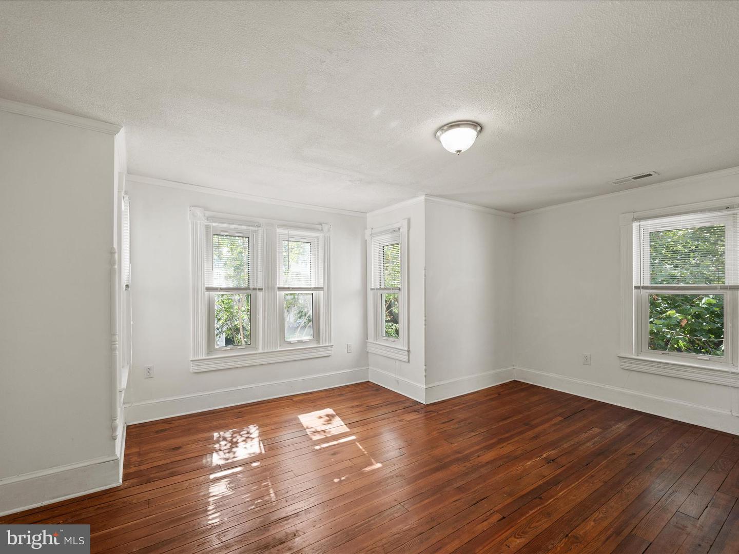 519 N BRADDOCK ST, WINCHESTER, Virginia 22601, 4 Bedrooms Bedrooms, ,3 BathroomsBathrooms,Residential,For sale,519 N BRADDOCK ST,VAWI2009154 MLS # VAWI2009154
