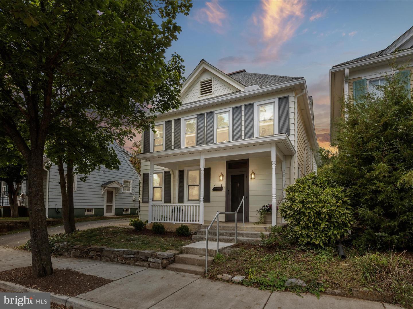 519 N BRADDOCK ST, WINCHESTER, Virginia 22601, 4 Bedrooms Bedrooms, ,3 BathroomsBathrooms,Residential,For sale,519 N BRADDOCK ST,VAWI2009154 MLS # VAWI2009154