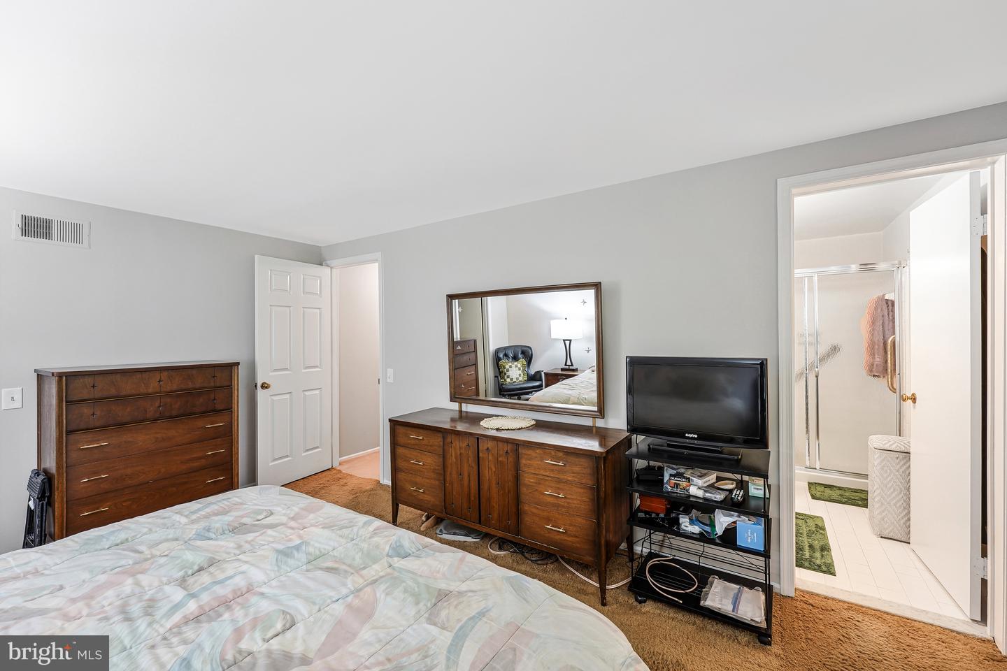 10848 BURR OAK WAY, BURKE, Virginia 22015, 5 Bedrooms Bedrooms, ,2 BathroomsBathrooms,Residential,For sale,10848 BURR OAK WAY,VAFX2270012 MLS # VAFX2270012