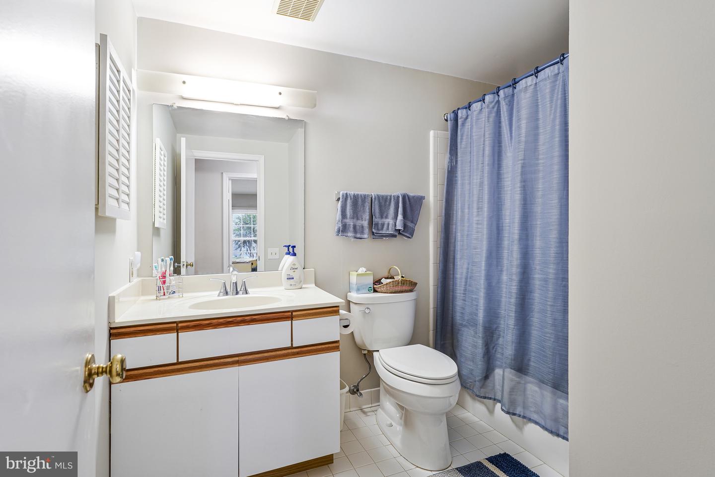 10848 BURR OAK WAY, BURKE, Virginia 22015, 5 Bedrooms Bedrooms, ,2 BathroomsBathrooms,Residential,For sale,10848 BURR OAK WAY,VAFX2270012 MLS # VAFX2270012