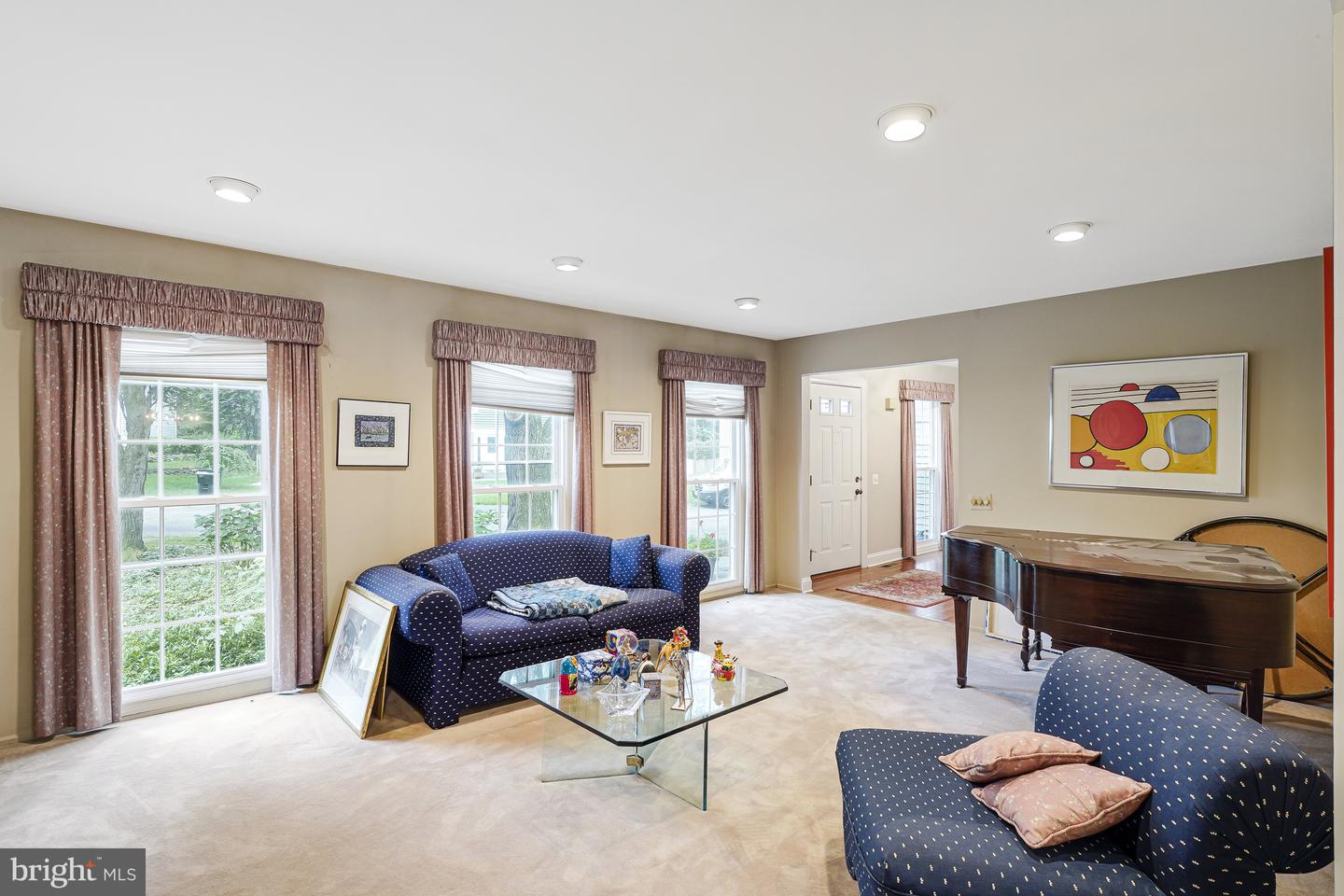10848 BURR OAK WAY, BURKE, Virginia 22015, 5 Bedrooms Bedrooms, ,2 BathroomsBathrooms,Residential,For sale,10848 BURR OAK WAY,VAFX2270012 MLS # VAFX2270012