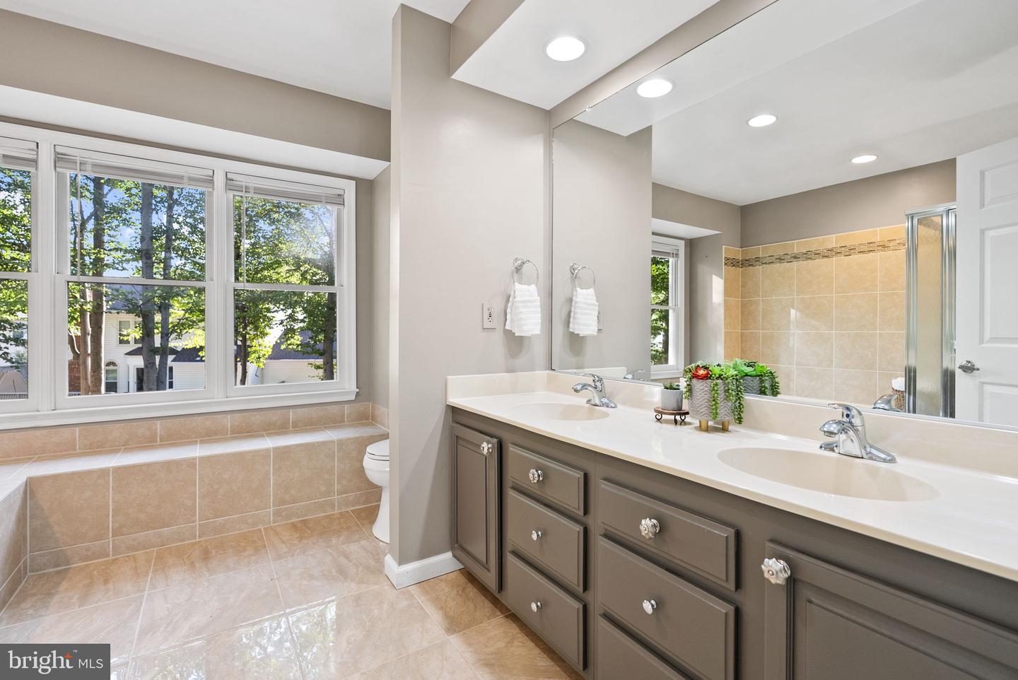13633 UNION VILLAGE CIR, CLIFTON, Virginia 20124, 5 Bedrooms Bedrooms, ,3 BathroomsBathrooms,Residential,For sale,13633 UNION VILLAGE CIR,VAFX2270026 MLS # VAFX2270026
