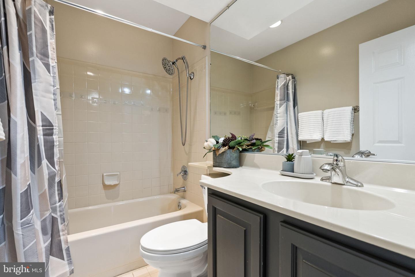 13633 UNION VILLAGE CIR, CLIFTON, Virginia 20124, 5 Bedrooms Bedrooms, ,3 BathroomsBathrooms,Residential,For sale,13633 UNION VILLAGE CIR,VAFX2270026 MLS # VAFX2270026