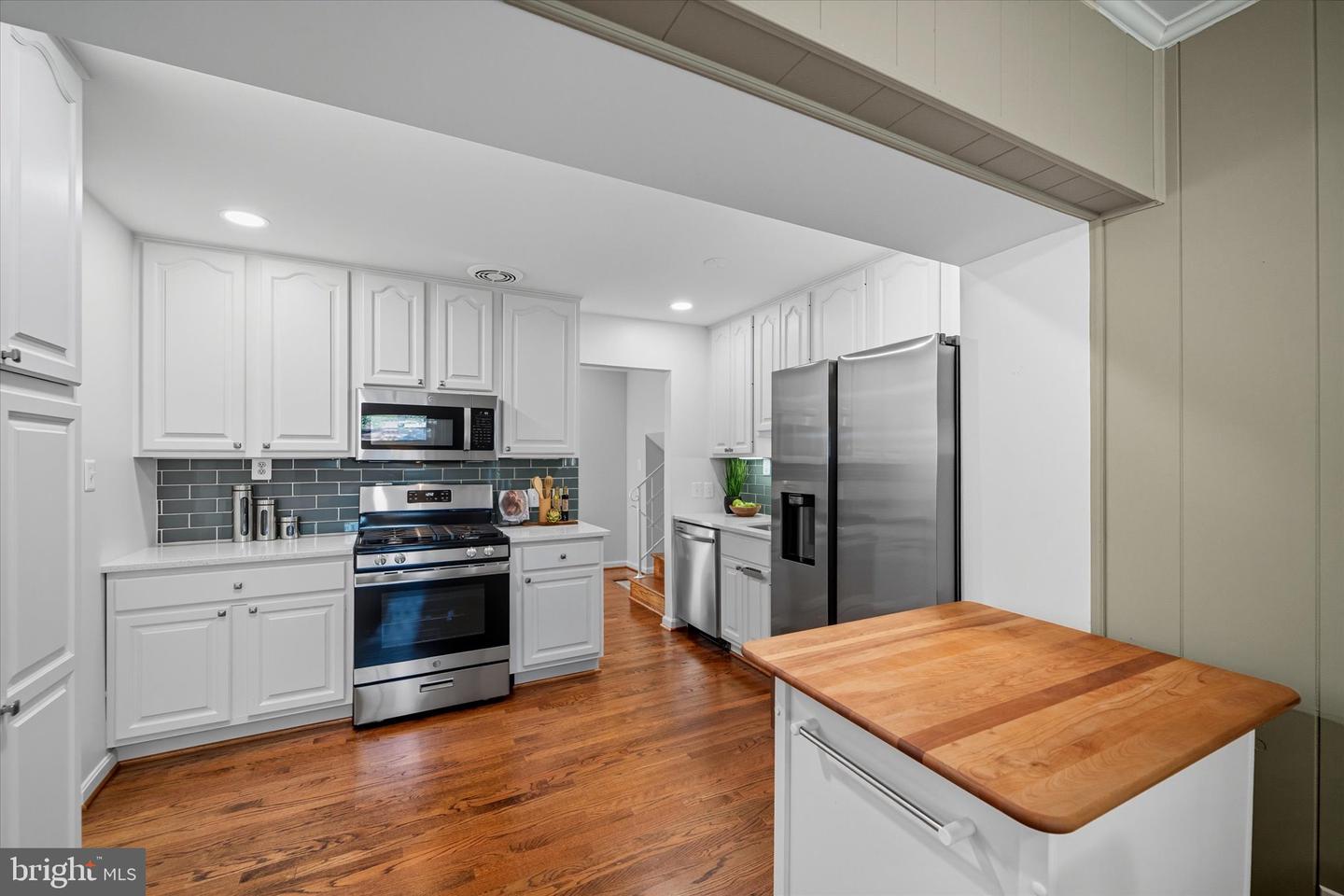7456 MADEIRA PL, ANNANDALE, Virginia 22003, 3 Bedrooms Bedrooms, ,2 BathroomsBathrooms,Residential,For sale,7456 MADEIRA PL,VAFX2270088 MLS # VAFX2270088