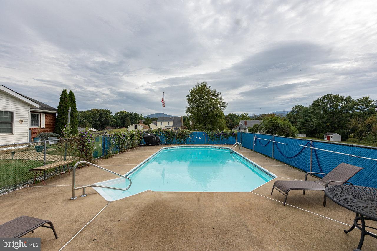1 ROWE DR, LURAY, Virginia 22835, 3 Bedrooms Bedrooms, 10 Rooms Rooms,2 BathroomsBathrooms,Residential,For sale,1 ROWE DR,VAPA2005432 MLS # VAPA2005432