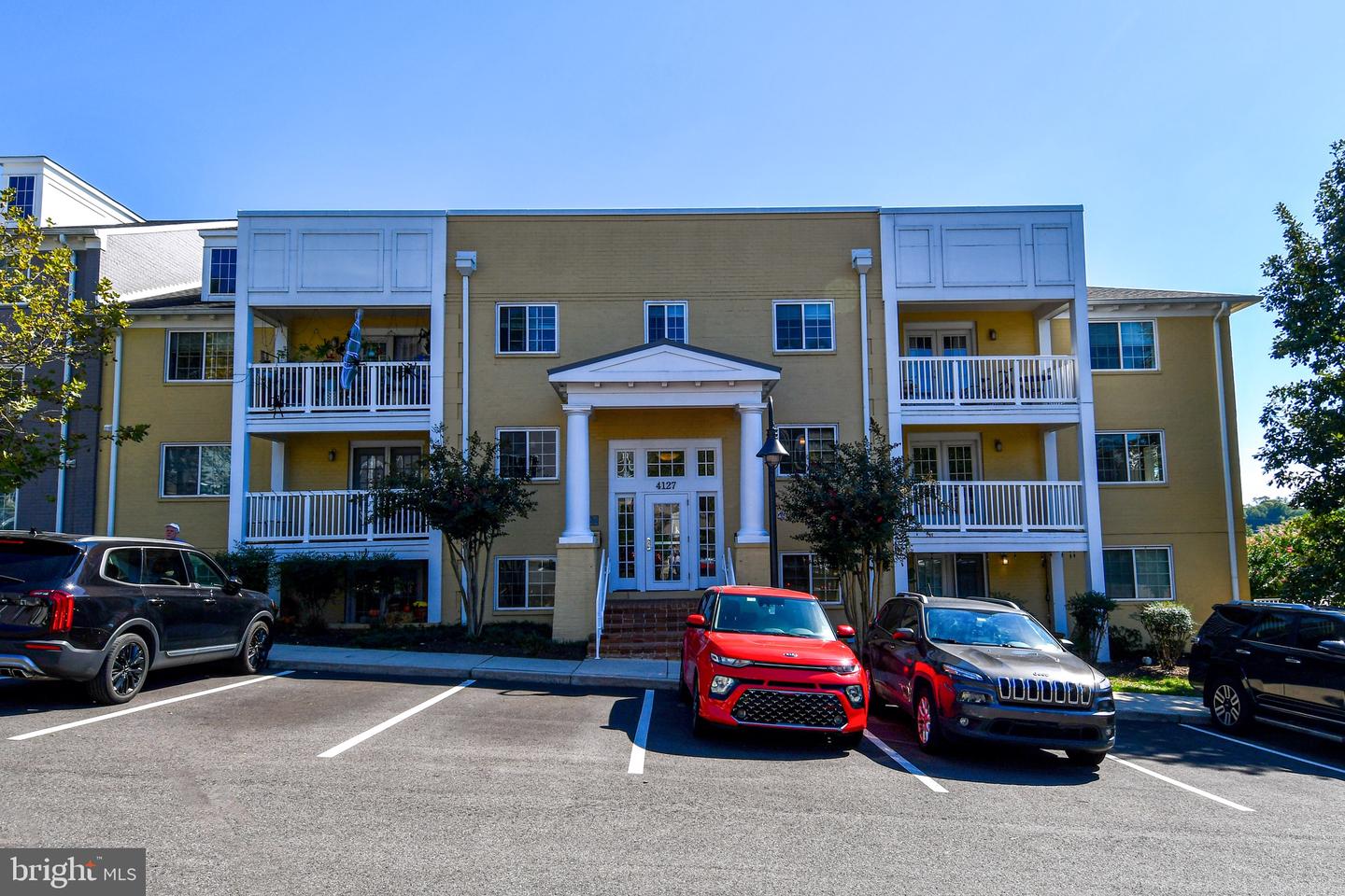 4127 S FOUR MILE RUN DRIVE DR #304, ARLINGTON, Virginia 22204, 1 Bedroom Bedrooms, 2 Rooms Rooms,1 BathroomBathrooms,Residential,For sale,4127 S FOUR MILE RUN DRIVE DR #304,VAAR2064392 MLS # VAAR2064392