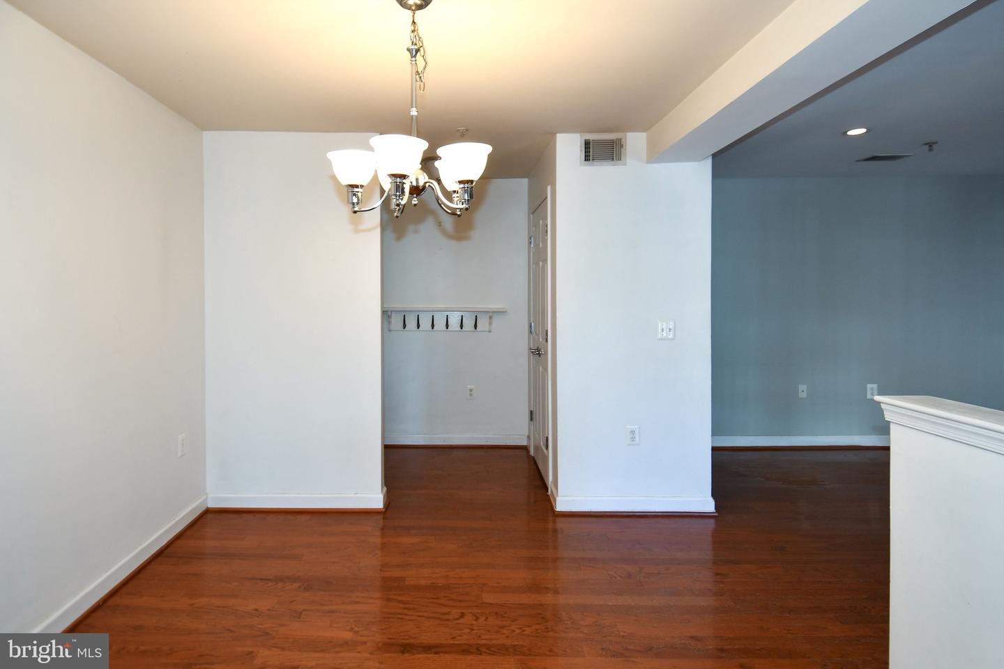 4127 S FOUR MILE RUN DRIVE DR #304, ARLINGTON, Virginia 22204, 1 Bedroom Bedrooms, 2 Rooms Rooms,1 BathroomBathrooms,Residential,For sale,4127 S FOUR MILE RUN DRIVE DR #304,VAAR2064392 MLS # VAAR2064392