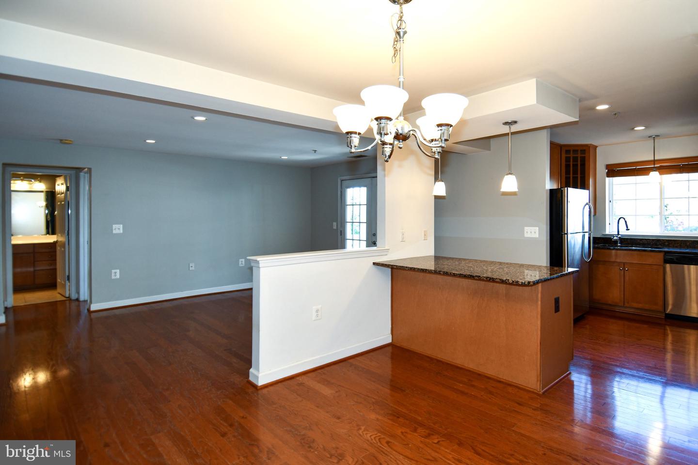 4127 S FOUR MILE RUN DRIVE DR #304, ARLINGTON, Virginia 22204, 1 Bedroom Bedrooms, 2 Rooms Rooms,1 BathroomBathrooms,Residential,For sale,4127 S FOUR MILE RUN DRIVE DR #304,VAAR2064392 MLS # VAAR2064392