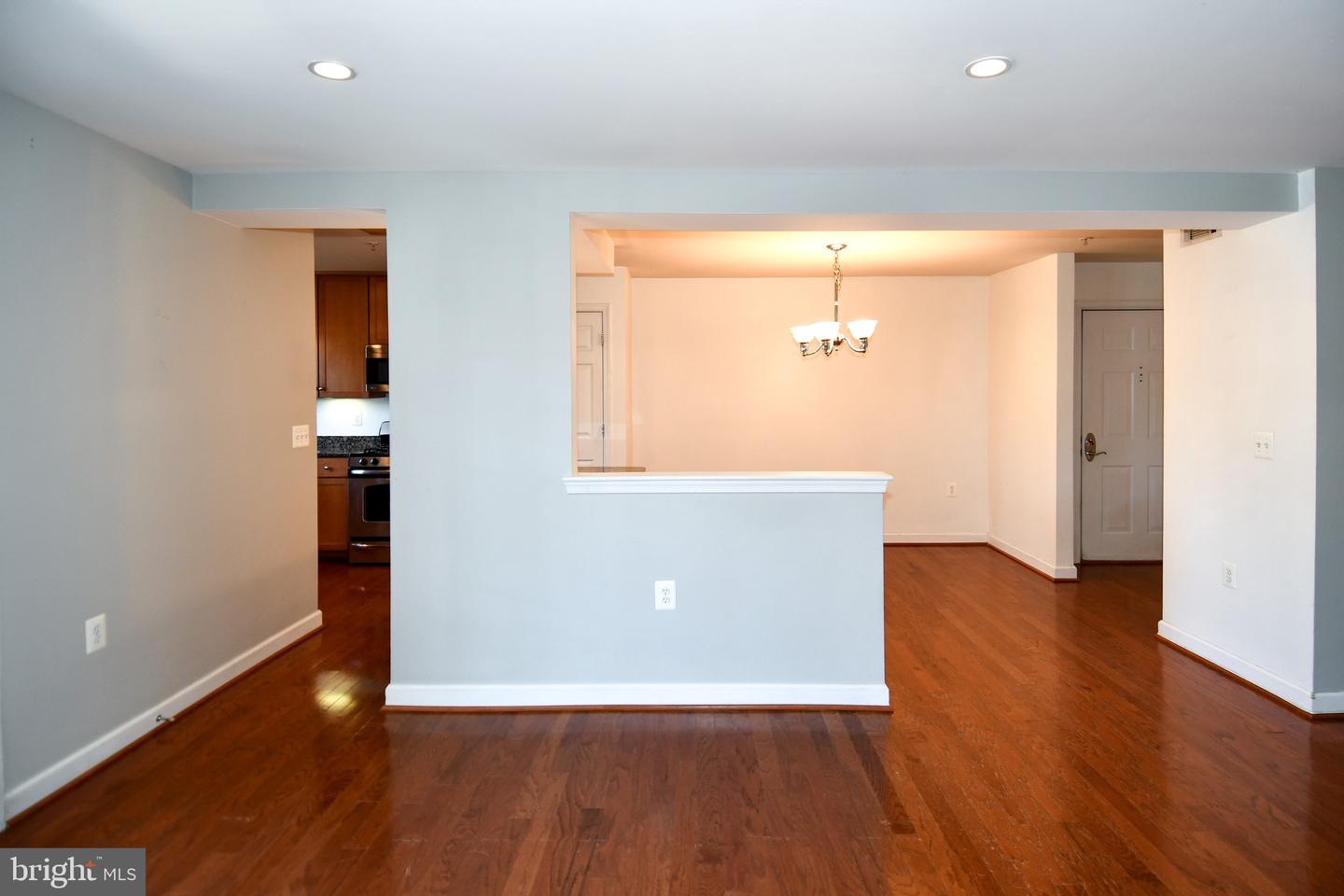 4127 S FOUR MILE RUN DRIVE DR #304, ARLINGTON, Virginia 22204, 1 Bedroom Bedrooms, 2 Rooms Rooms,1 BathroomBathrooms,Residential,For sale,4127 S FOUR MILE RUN DRIVE DR #304,VAAR2064392 MLS # VAAR2064392