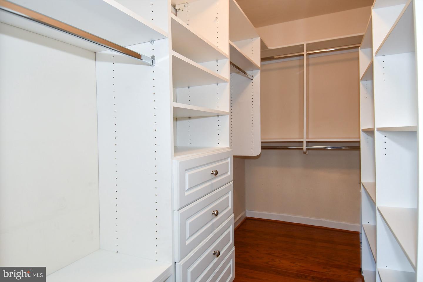 4127 S FOUR MILE RUN DRIVE DR #304, ARLINGTON, Virginia 22204, 1 Bedroom Bedrooms, 2 Rooms Rooms,1 BathroomBathrooms,Residential,For sale,4127 S FOUR MILE RUN DRIVE DR #304,VAAR2064392 MLS # VAAR2064392