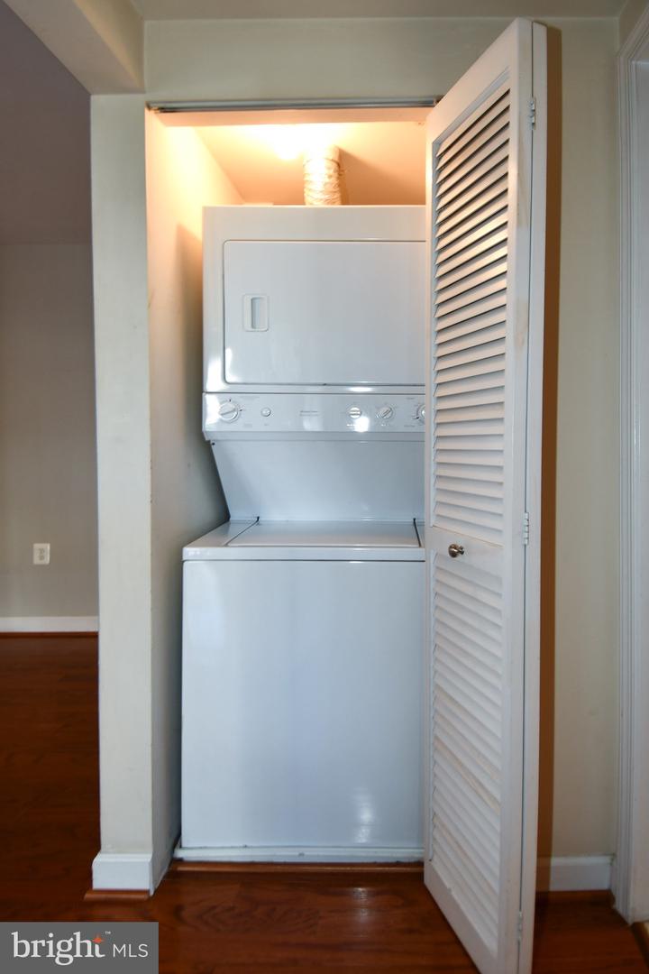 4127 S FOUR MILE RUN DRIVE DR #304, ARLINGTON, Virginia 22204, 1 Bedroom Bedrooms, 2 Rooms Rooms,1 BathroomBathrooms,Residential,For sale,4127 S FOUR MILE RUN DRIVE DR #304,VAAR2064392 MLS # VAAR2064392