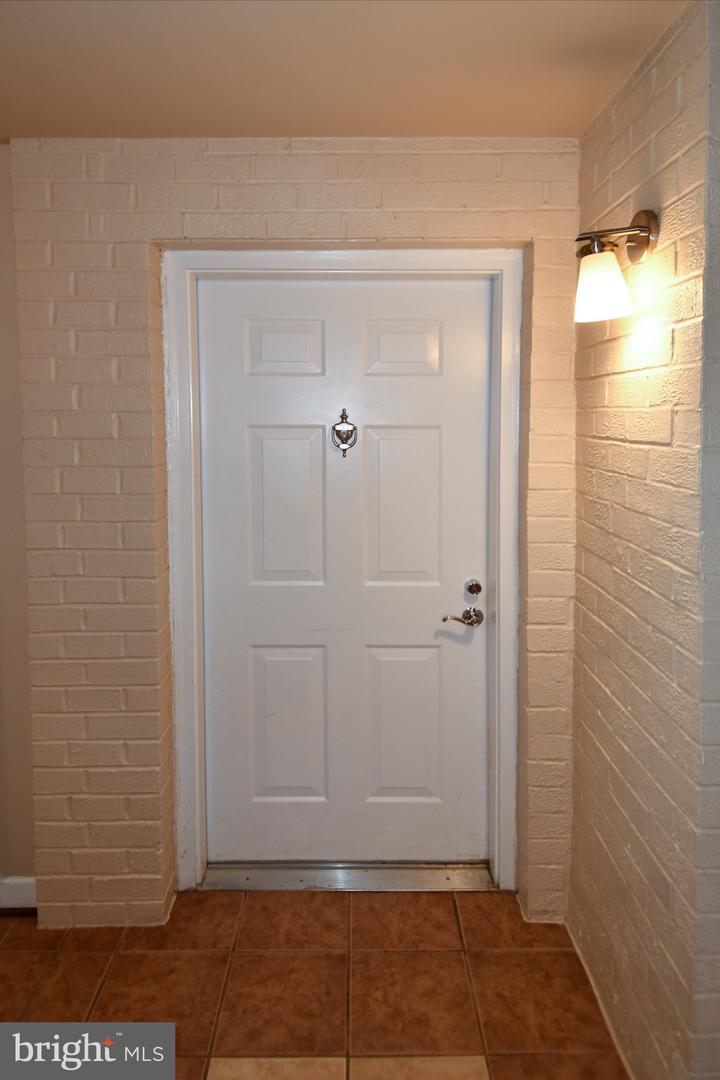 4127 S FOUR MILE RUN DRIVE DR #304, ARLINGTON, Virginia 22204, 1 Bedroom Bedrooms, 2 Rooms Rooms,1 BathroomBathrooms,Residential,For sale,4127 S FOUR MILE RUN DRIVE DR #304,VAAR2064392 MLS # VAAR2064392