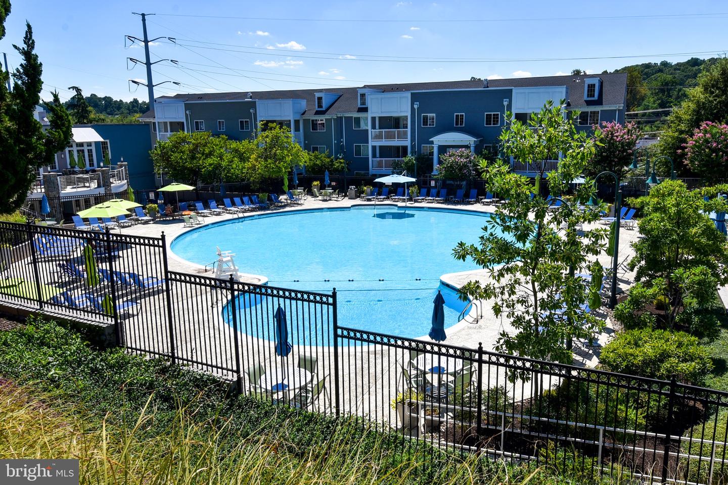 4127 S FOUR MILE RUN DRIVE DR #304, ARLINGTON, Virginia 22204, 1 Bedroom Bedrooms, 2 Rooms Rooms,1 BathroomBathrooms,Residential,For sale,4127 S FOUR MILE RUN DRIVE DR #304,VAAR2064392 MLS # VAAR2064392