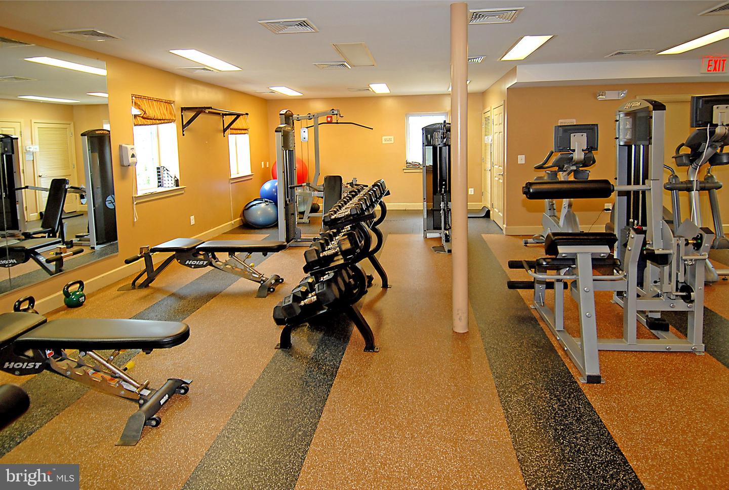 4127 S FOUR MILE RUN DRIVE DR #304, ARLINGTON, Virginia 22204, 1 Bedroom Bedrooms, 2 Rooms Rooms,1 BathroomBathrooms,Residential,For sale,4127 S FOUR MILE RUN DRIVE DR #304,VAAR2064392 MLS # VAAR2064392