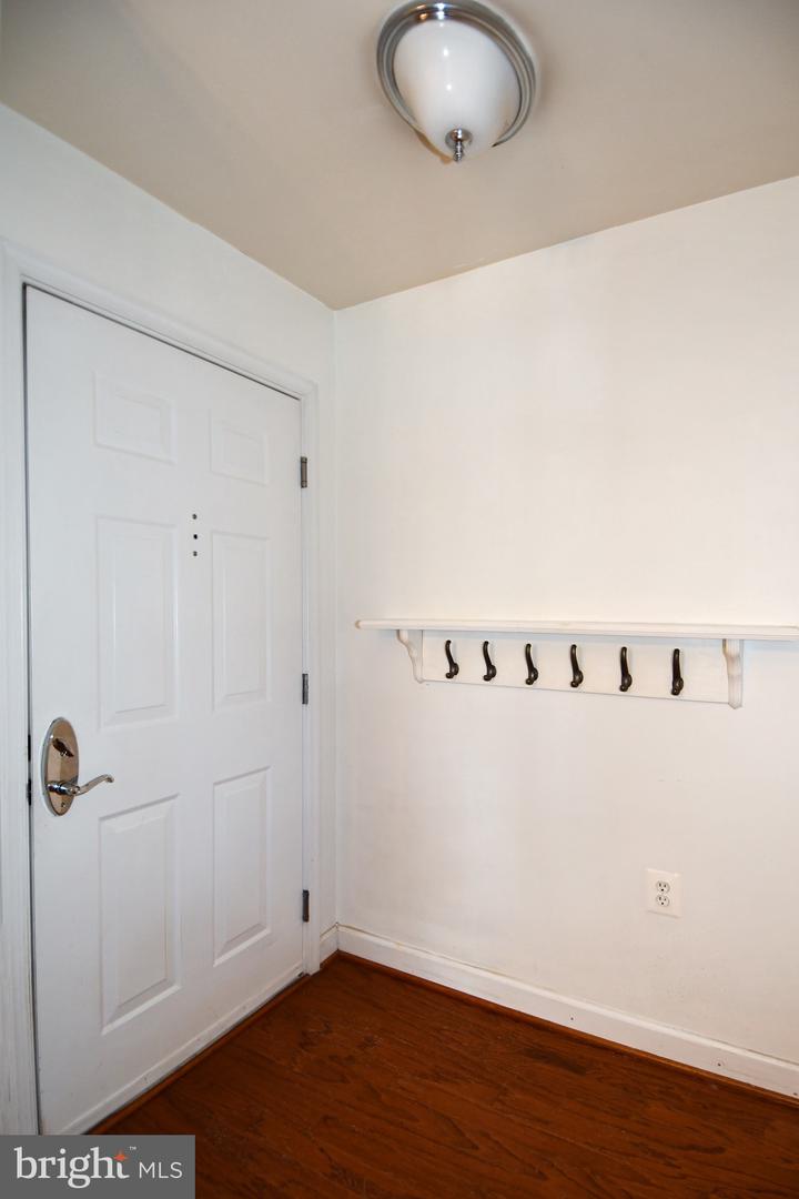 4127 S FOUR MILE RUN DRIVE DR #304, ARLINGTON, Virginia 22204, 1 Bedroom Bedrooms, 2 Rooms Rooms,1 BathroomBathrooms,Residential,For sale,4127 S FOUR MILE RUN DRIVE DR #304,VAAR2064392 MLS # VAAR2064392