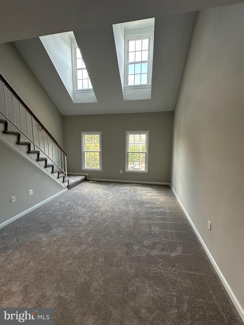 12844 MILL HOUSE CT, WOODBRIDGE, Virginia 22192, 2 Bedrooms Bedrooms, 13 Rooms Rooms,3 BathroomsBathrooms,Residential,For sale,12844 MILL HOUSE CT,VAPW2105170 MLS # VAPW2105170
