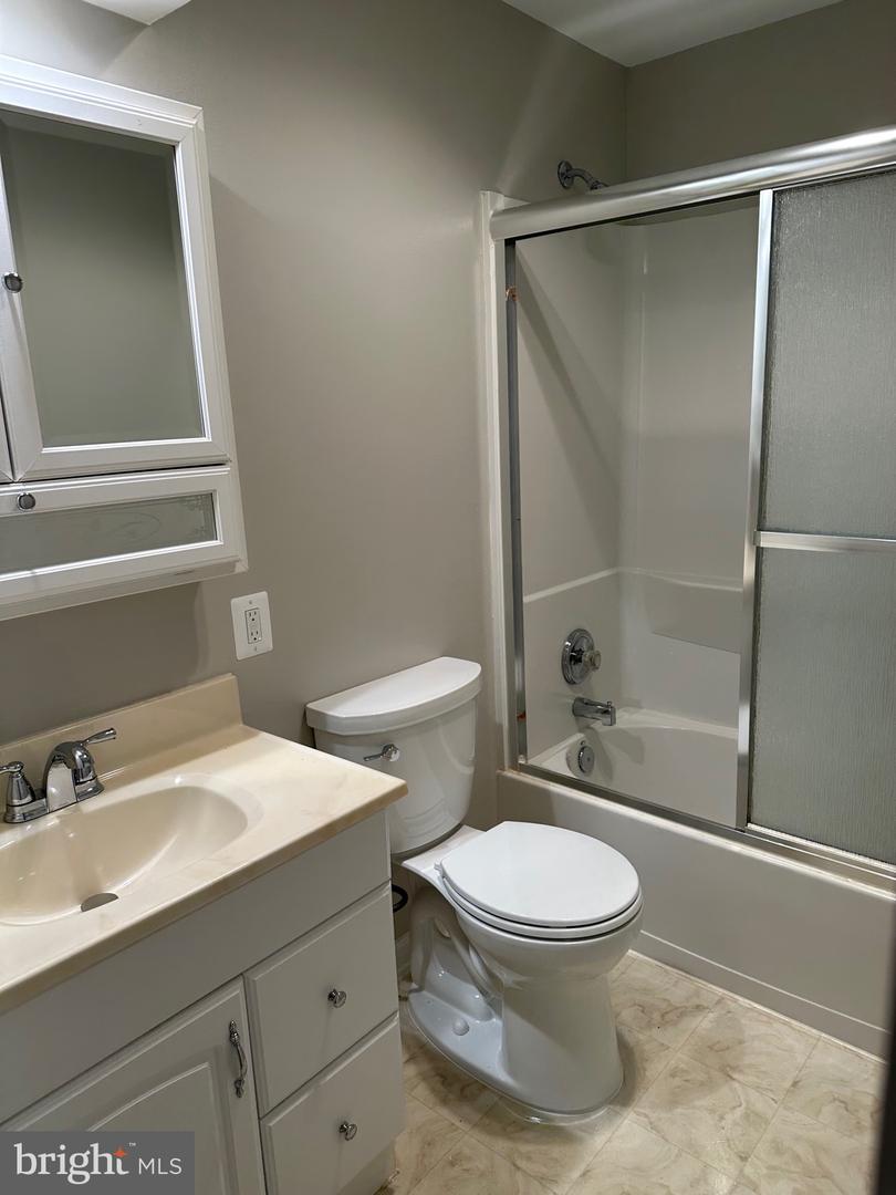 12844 MILL HOUSE CT, WOODBRIDGE, Virginia 22192, 2 Bedrooms Bedrooms, 13 Rooms Rooms,3 BathroomsBathrooms,Residential,For sale,12844 MILL HOUSE CT,VAPW2105170 MLS # VAPW2105170