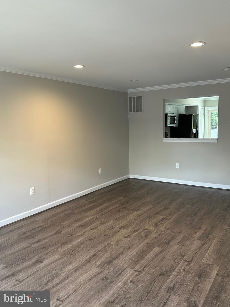 12844 MILL HOUSE CT, WOODBRIDGE, Virginia 22192, 2 Bedrooms Bedrooms, 13 Rooms Rooms,3 BathroomsBathrooms,Residential,For sale,12844 MILL HOUSE CT,VAPW2105170 MLS # VAPW2105170