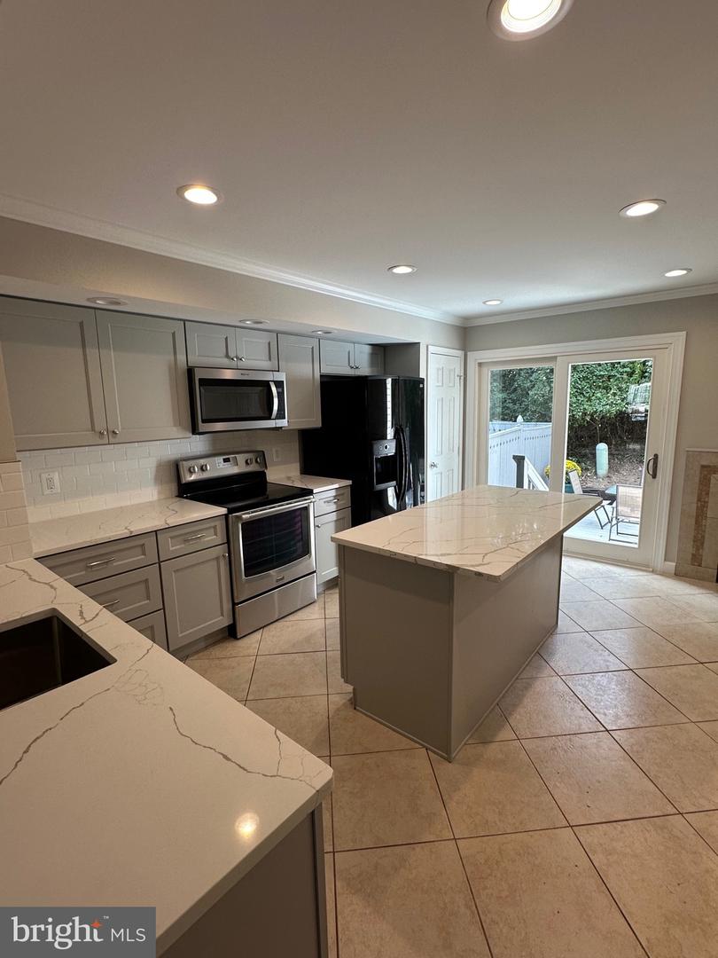 12844 MILL HOUSE CT, WOODBRIDGE, Virginia 22192, 2 Bedrooms Bedrooms, 13 Rooms Rooms,3 BathroomsBathrooms,Residential,For sale,12844 MILL HOUSE CT,VAPW2105170 MLS # VAPW2105170