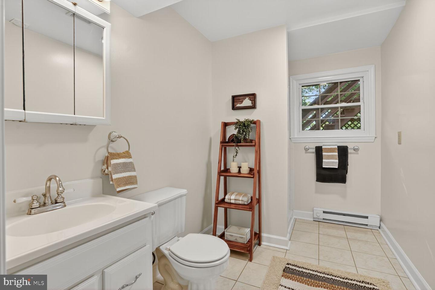 13371 TEABERRY CT, FAIRFAX, Virginia 22033, 5 Bedrooms Bedrooms, ,3 BathroomsBathrooms,Residential,For sale,13371 TEABERRY CT,VAFX2270150 MLS # VAFX2270150