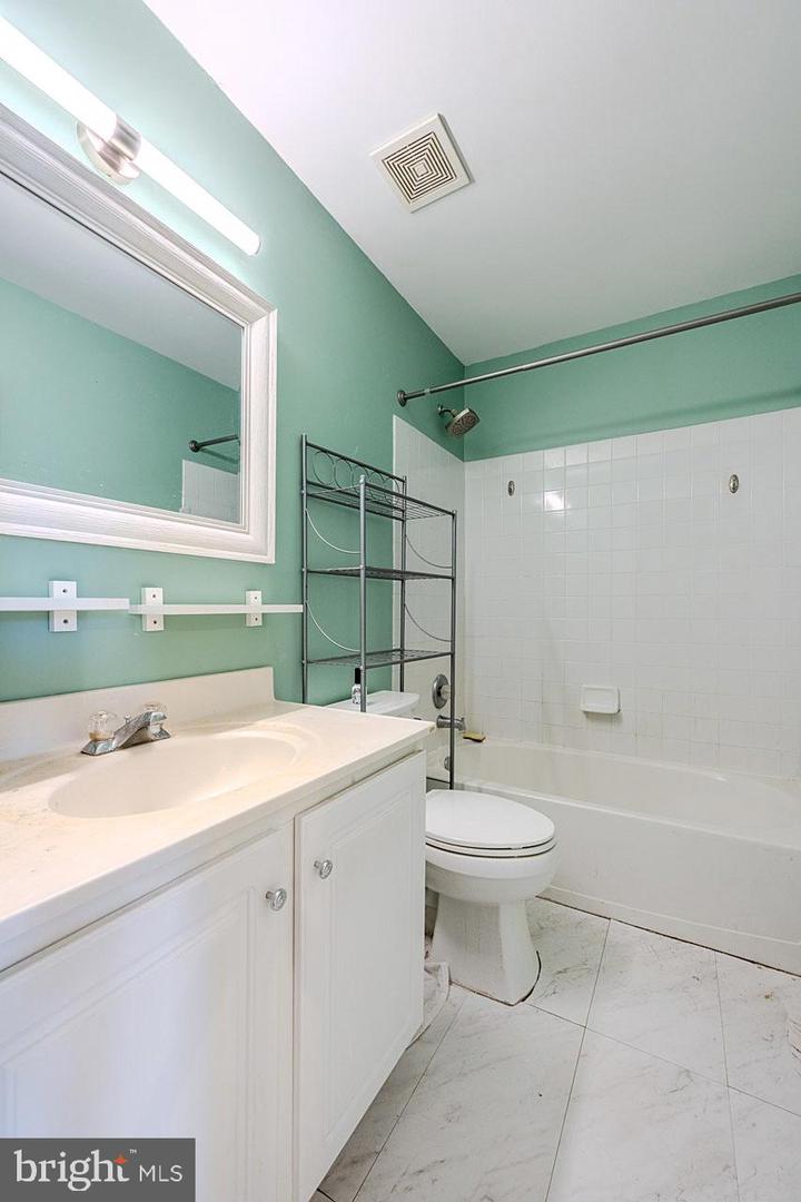 45550 READING TER, STERLING, Virginia 20166, 3 Bedrooms Bedrooms, ,2 BathroomsBathrooms,Residential,For sale,45550 READING TER,VALO2107960 MLS # VALO2107960