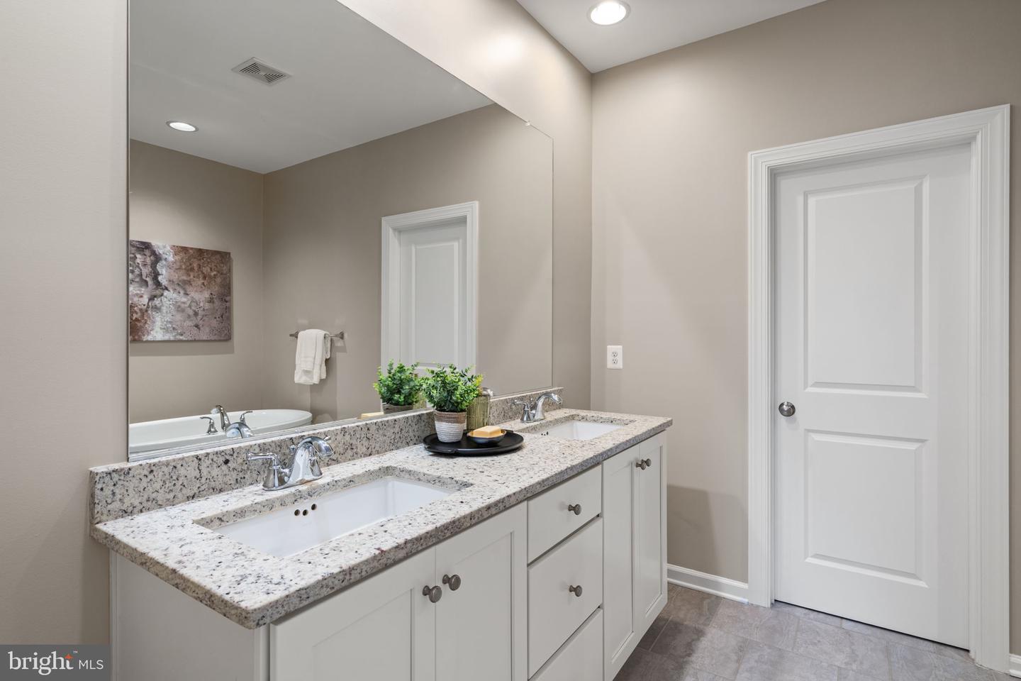 20396 ROSLINDALE DR, ASHBURN, Virginia 20147, 4 Bedrooms Bedrooms, ,3 BathroomsBathrooms,Residential,For sale,20396 ROSLINDALE DR,VALO2107980 MLS # VALO2107980