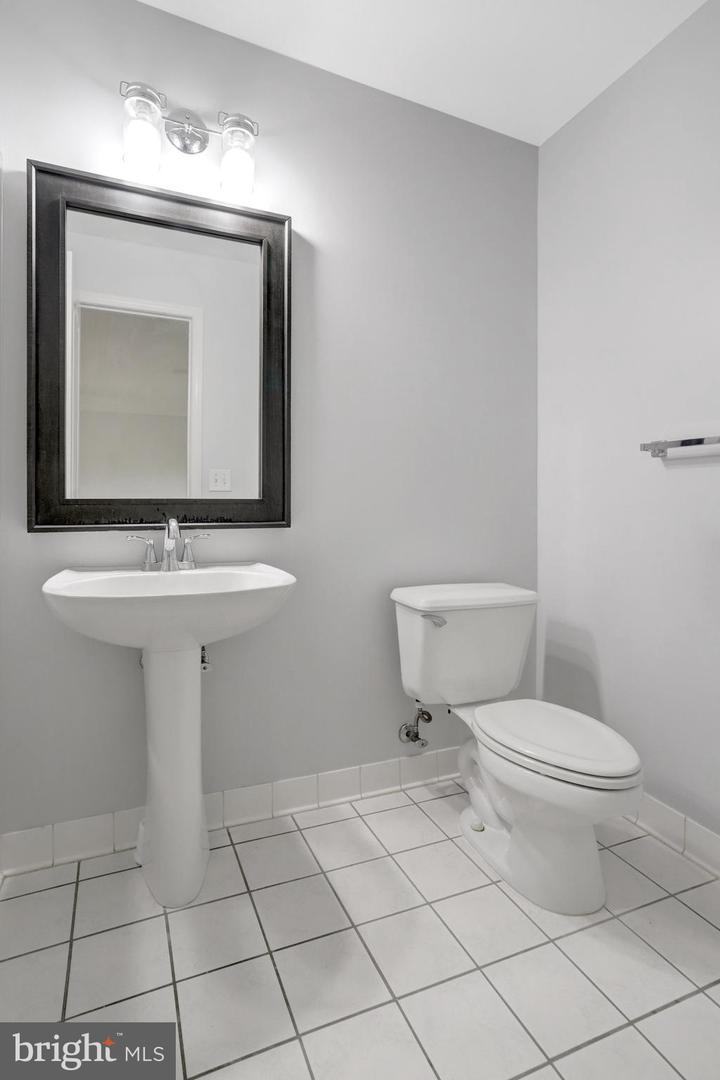 6924 FAIRFAX DR #322, ARLINGTON, Virginia 22213, 2 Bedrooms Bedrooms, ,2 BathroomsBathrooms,Residential,For sale,6924 FAIRFAX DR #322,VAAR2064414 MLS # VAAR2064414
