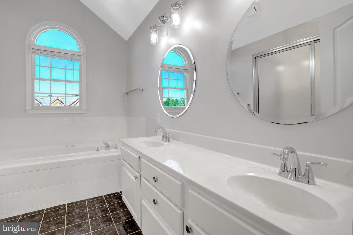 6924 FAIRFAX DR #322, ARLINGTON, Virginia 22213, 2 Bedrooms Bedrooms, ,2 BathroomsBathrooms,Residential,For sale,6924 FAIRFAX DR #322,VAAR2064414 MLS # VAAR2064414