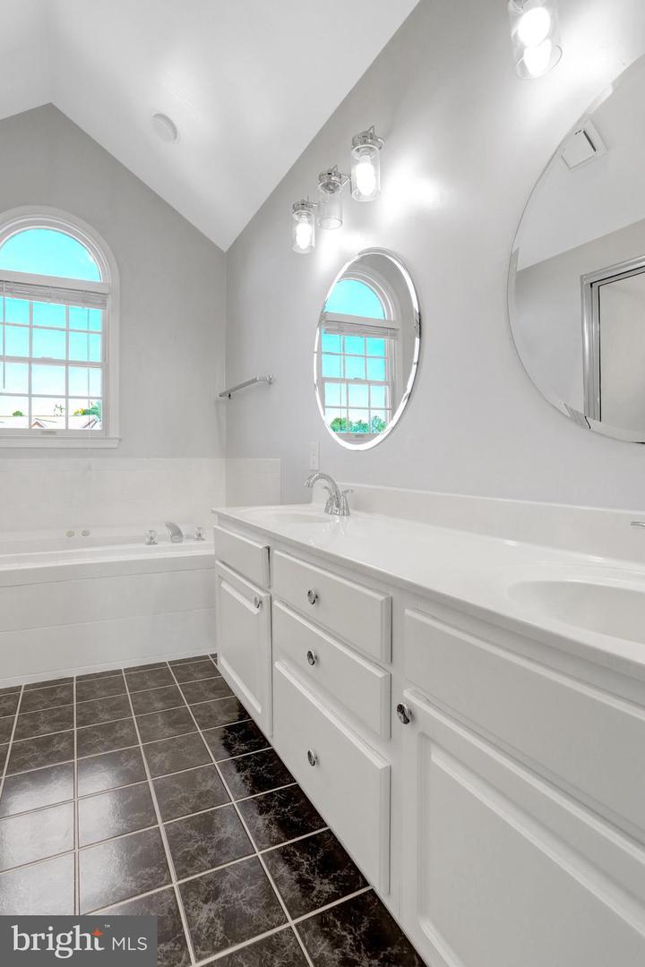 6924 FAIRFAX DR #322, ARLINGTON, Virginia 22213, 2 Bedrooms Bedrooms, ,2 BathroomsBathrooms,Residential,For sale,6924 FAIRFAX DR #322,VAAR2064414 MLS # VAAR2064414