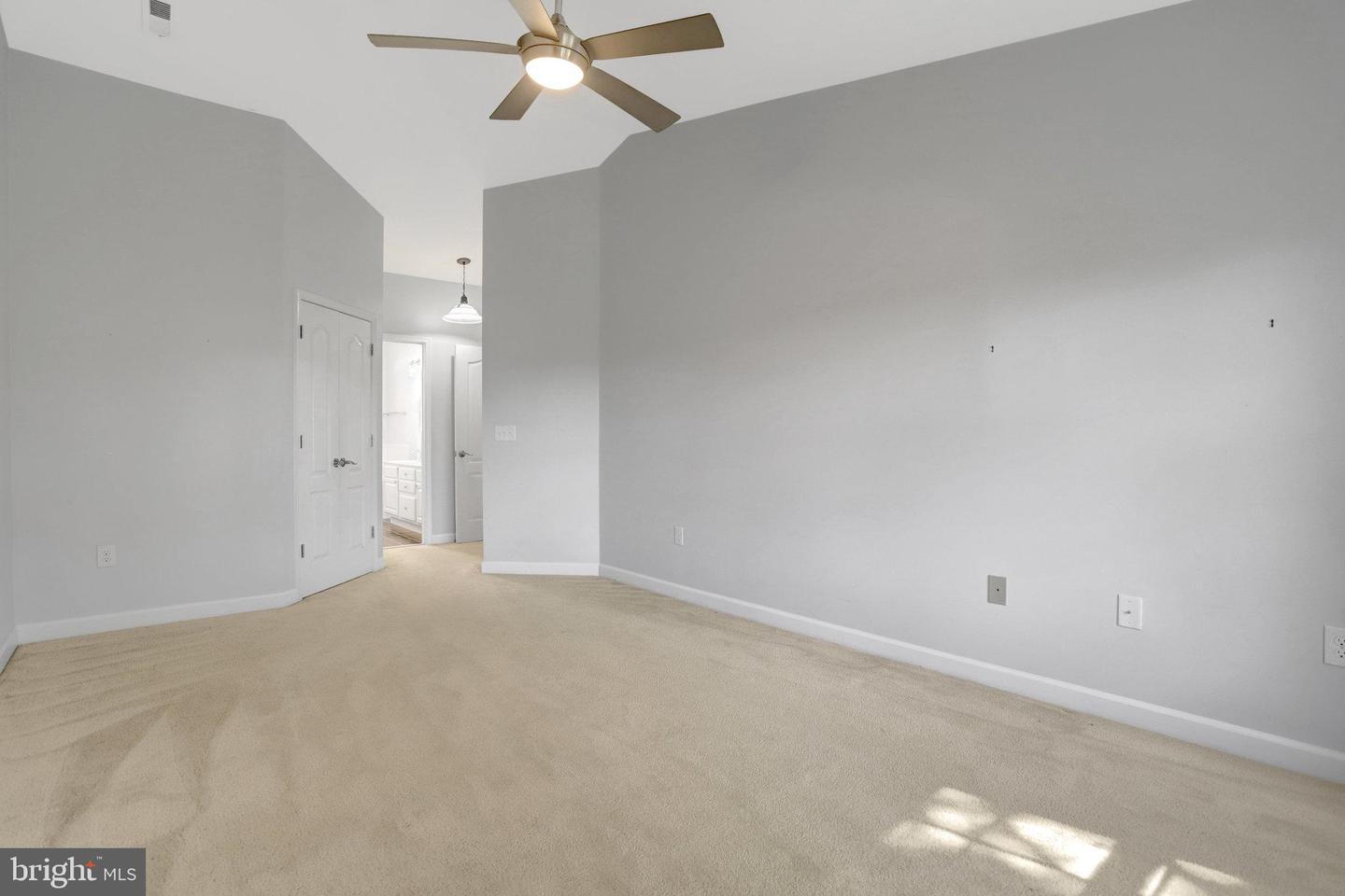 6924 FAIRFAX DR #322, ARLINGTON, Virginia 22213, 2 Bedrooms Bedrooms, ,2 BathroomsBathrooms,Residential,For sale,6924 FAIRFAX DR #322,VAAR2064414 MLS # VAAR2064414
